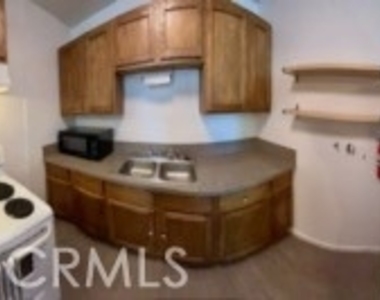 620 N Sweetzer - Photo Thumbnail 8
