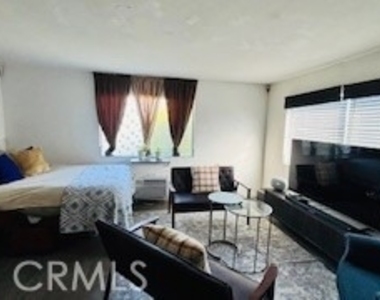 620 N Sweetzer - Photo Thumbnail 2