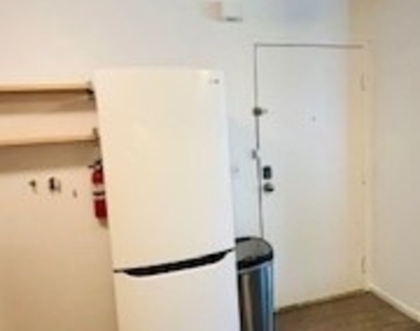 620 N Sweetzer - Photo Thumbnail 11