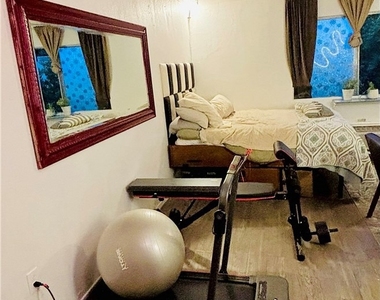 620 N Sweetzer - Photo Thumbnail 6