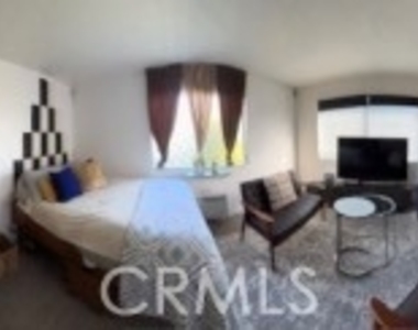 620 N Sweetzer - Photo Thumbnail 4
