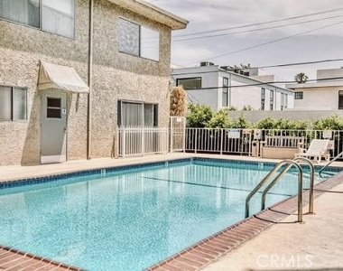 620 N Sweetzer - Photo Thumbnail 18