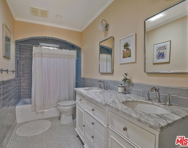 843 N Stanley Avenue - Photo Thumbnail 15