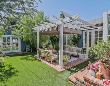 843 N Stanley Avenue - Photo Thumbnail 28