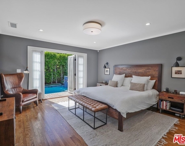 843 N Stanley Avenue - Photo Thumbnail 8