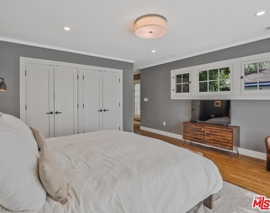 843 N Stanley Avenue - Photo Thumbnail 10