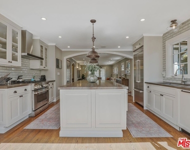 843 N Stanley Avenue - Photo Thumbnail 25