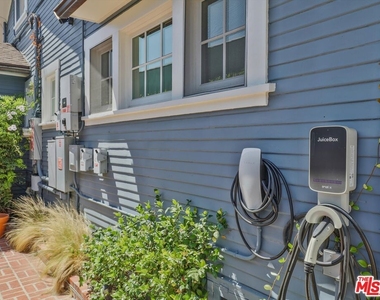 843 N Stanley Avenue - Photo Thumbnail 2