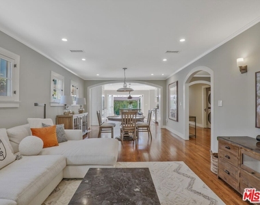 843 N Stanley Avenue - Photo Thumbnail 19