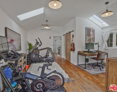 843 N Stanley Avenue - Photo Thumbnail 36