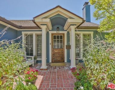 843 N Stanley Avenue - Photo Thumbnail 40