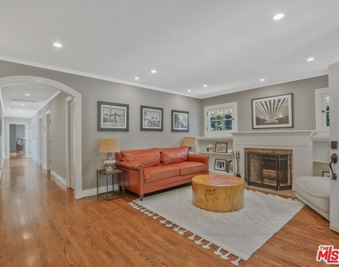 843 N Stanley Avenue - Photo Thumbnail 5