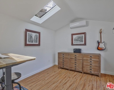 843 N Stanley Avenue - Photo Thumbnail 33