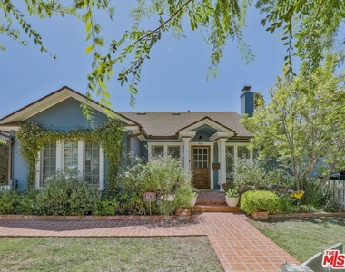 843 N Stanley Avenue - Photo Thumbnail 3