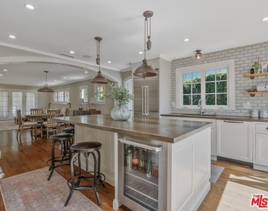 843 N Stanley Avenue - Photo Thumbnail 26