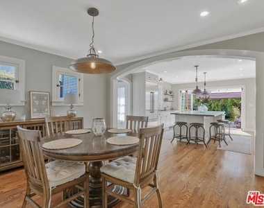 843 N Stanley Avenue - Photo Thumbnail 21