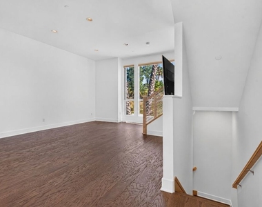 2201 Edendale Lane - Photo Thumbnail 11