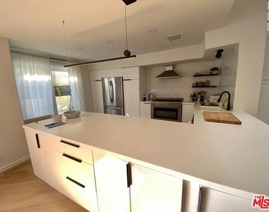 928 19th Street - Photo Thumbnail 3