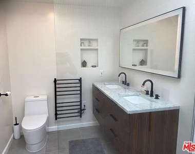 928 19th Street - Photo Thumbnail 6