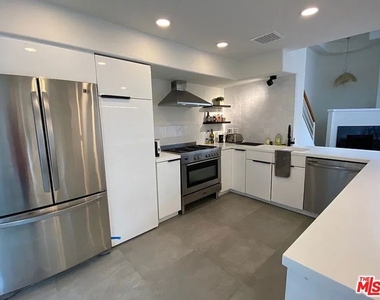 928 19th Street - Photo Thumbnail 4