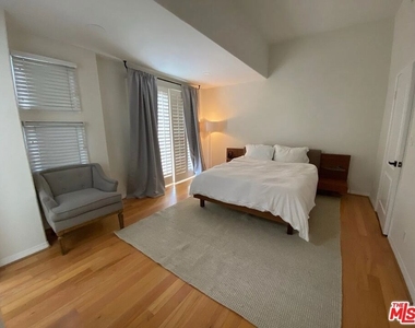 928 19th Street - Photo Thumbnail 5