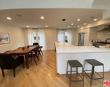 928 19th Street - Photo Thumbnail 2
