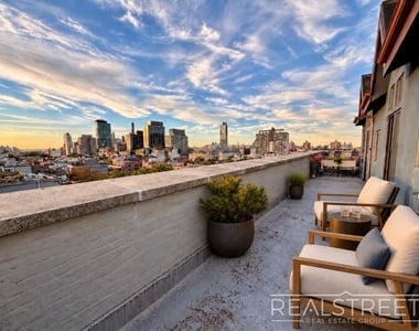 93 Underhill Avenue - Photo Thumbnail 15