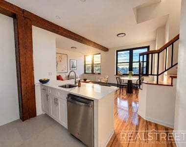 93 Underhill Avenue - Photo Thumbnail 3