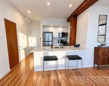 93 Underhill Avenue - Photo Thumbnail 5