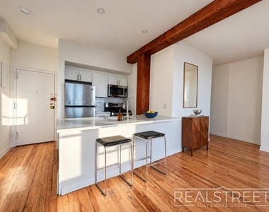 93 Underhill Avenue - Photo Thumbnail 4