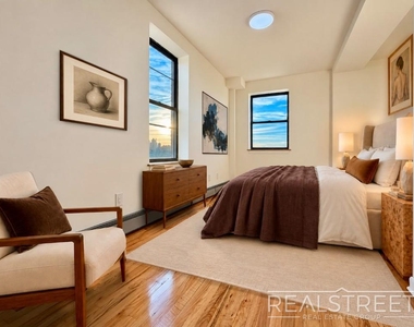 93 Underhill Avenue - Photo Thumbnail 10
