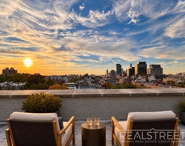 93 Underhill Avenue - Photo Thumbnail 14