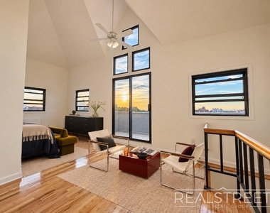 93 Underhill Avenue - Photo Thumbnail 6