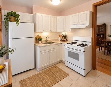 117 Chambers Street - Photo Thumbnail 2