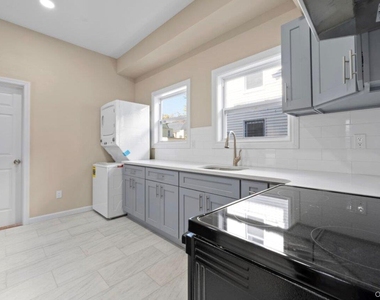 460 S 6th Avenue - Photo Thumbnail 5