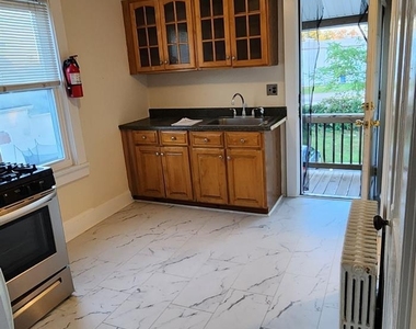 124 Runyon Avenue - Photo Thumbnail 3