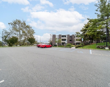827-d Main Street - Photo Thumbnail 14