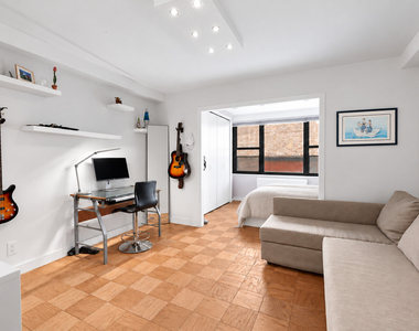 7 E 14th Street - Photo Thumbnail 1