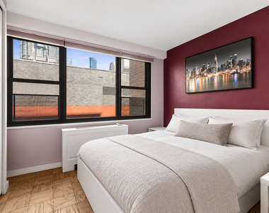 7 E 14th Street - Photo Thumbnail 2