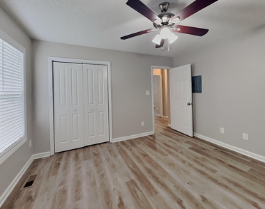 1031 Laurel Leaf Road - Photo Thumbnail 5