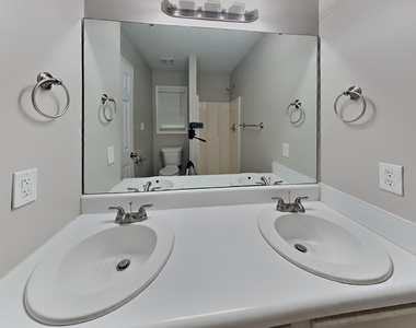 1031 Laurel Leaf Road - Photo Thumbnail 7