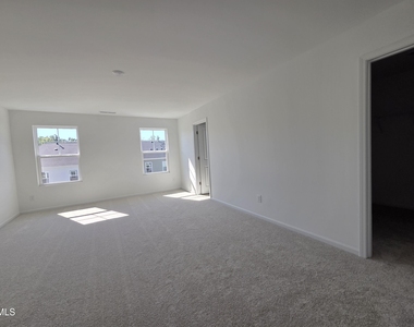 215 Deercroft Drive - Photo Thumbnail 12