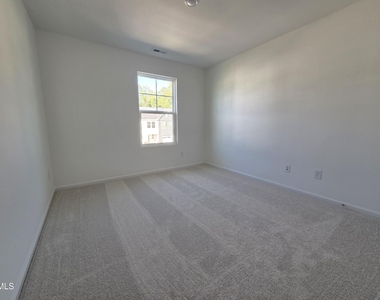 215 Deercroft Drive - Photo Thumbnail 10