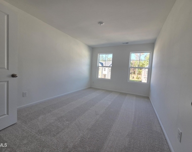 215 Deercroft Drive - Photo Thumbnail 11