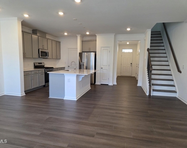 215 Deercroft Drive - Photo Thumbnail 7