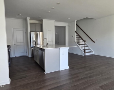 215 Deercroft Drive - Photo Thumbnail 6