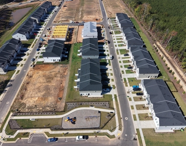 215 Deercroft Drive - Photo Thumbnail 2