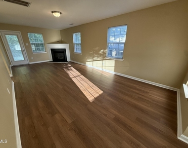 1517 Essexwood Drive - Photo Thumbnail 3