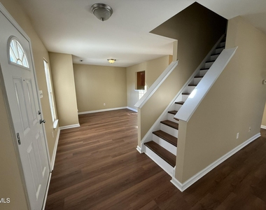 1517 Essexwood Drive - Photo Thumbnail 2