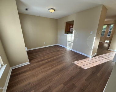 1517 Essexwood Drive - Photo Thumbnail 8